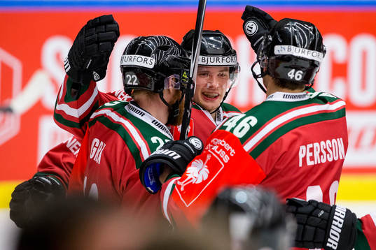 Frölundas Robin Figren jublar ihop med Artturi Lehkonen