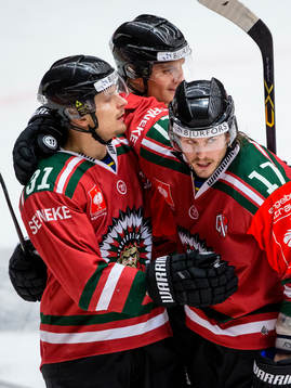 Frölundas Sebastian Stålberg jublar ihop med Nicklas Lasu