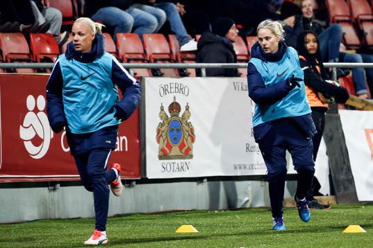 Paris Caroline Seger och Lisa Dahlkvist värmer upp