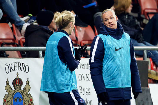 Paris Lisa Dahlkvist och Caroline Seger värmer upp