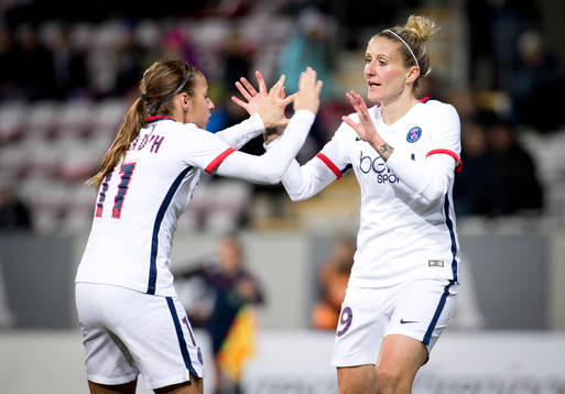 Paris SG Anja Mittag gör 1-1 och jublar med Jessica