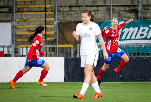 KIF Örebro Sanna Talonen gör 1-0 och jublar med Michelle