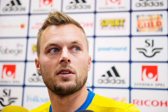 Sebastian Larsson i mixed zone