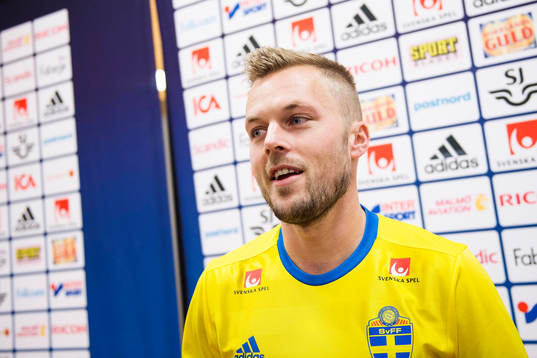 Sebastian Larsson i mixed zone
