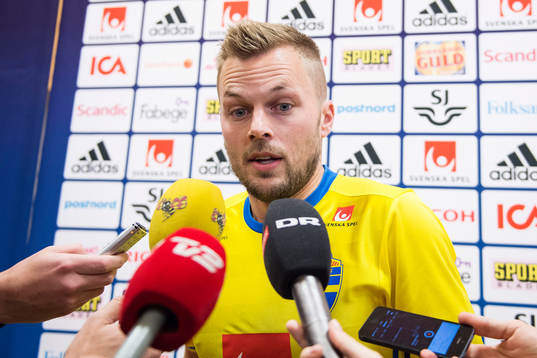 Sebastian Larsson i mixed zone