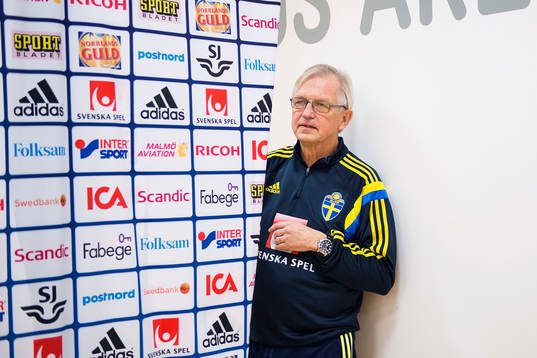 Landslagschef Lars Richt i mixed zone