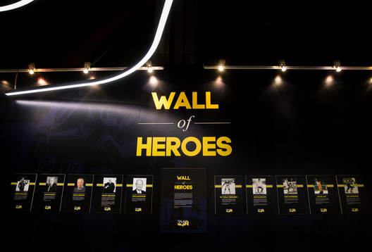 Wall of Heroes i Kinnarps Arena. Här hyllas John Nyquist,