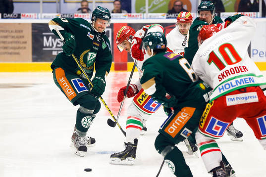 Färjestads Rickard Wallin och Modos Maxim Lapierre