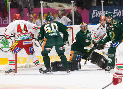 Modos Carl Grundström sekinerna före mål 0-1
