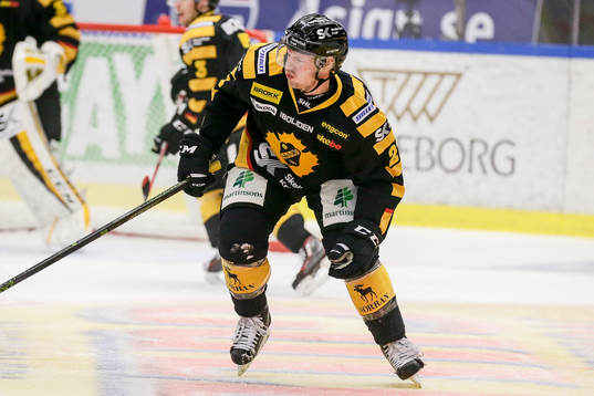 Skellefteås Martin Lundberg  får ont