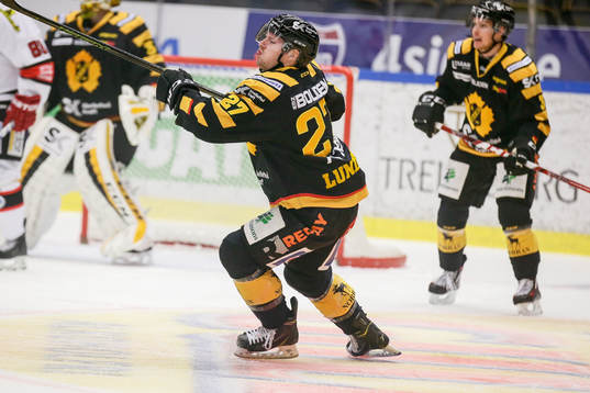Skellefteås Martin Lundberg  får ont