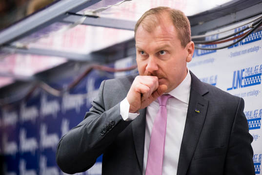 s tränare Johan Lindbom