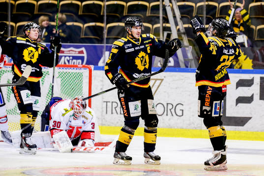 Skellefteås Axel Holmström jublar