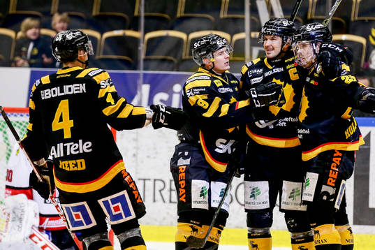 Skellefteås Axel Holmström jublar