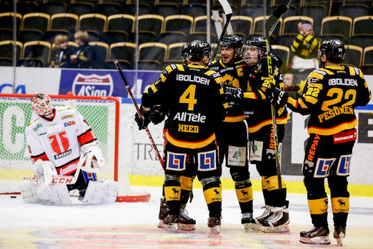 Skellefteås Axel Holmström jublar