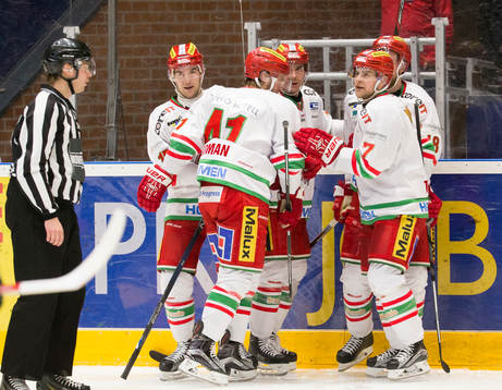 Modos Kyle Wilson gör mål 1-2 och jublar