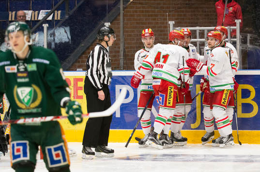 Modos Kyle Wilson gör mål 1-2 och jublar
