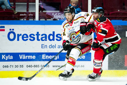 Luleås Craig Schira och Malmö Redhawks Stefan Warg
