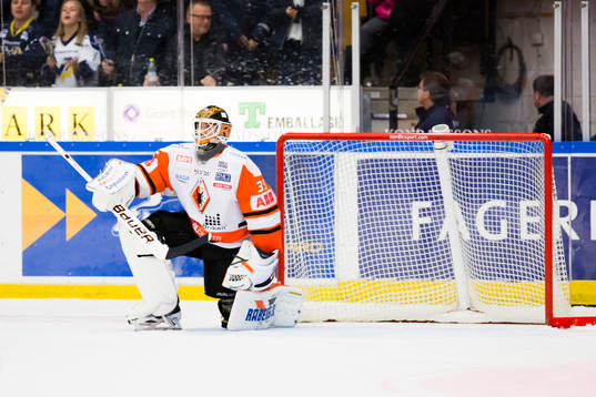 Karlskronas målvakt Linus Fernström deppar