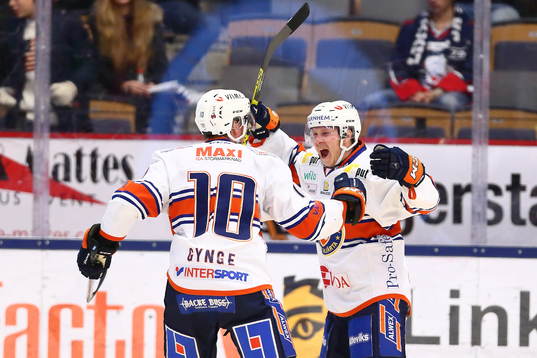 Växjös Tuomas Kiiskinen har gjort 1-0-målet och jublar