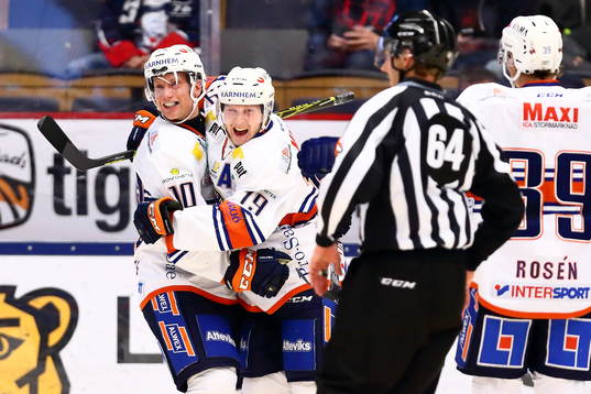 Växjös Tuomas Kiiskinen har gjort 1-0-målet och jublar