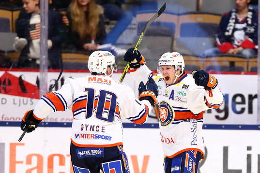 Växjös Tuomas Kiiskinen har gjort 1-0-målet och jublar