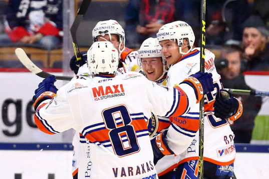 Växjös Tuomas Kiiskinen har gjort 1-0-målet och jublar