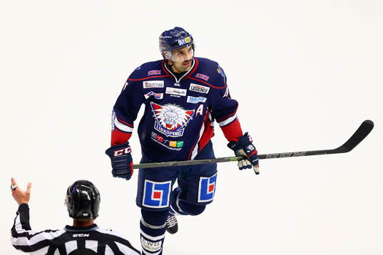 Linköpings Daniel Rahimi och domare