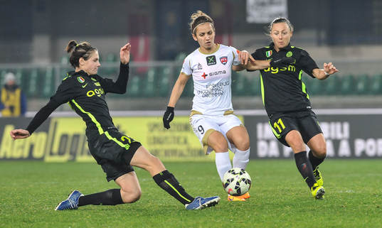 Rosengårds Natasha Andonova och Veronas Cecilia Salvai och