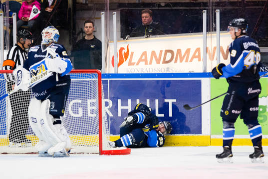 s Teemu Laine skadar sig