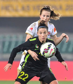 Rosengårds Emma Berglund och Veronas Sandy Maendly