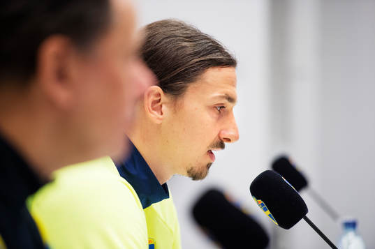 Zlatan Ibrahimovic på en presskonferens