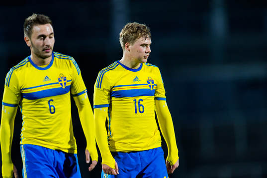 Sveriges Muamer Tankovic och Simon Tibbling deppar