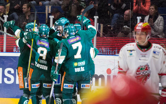 Färjestads Rickard Wallin firar mål 3-3-under