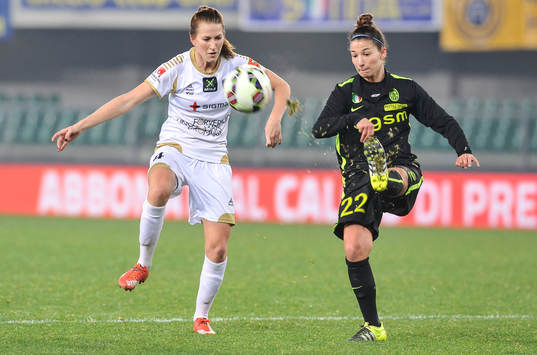 Rosengårds Emma Berglund och Veronas Sandy Maendly