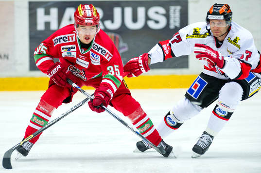 Modos Anton Byström  och Örebros Johan Adolfsson