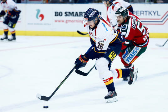 Djurgårdens Philip Holm och Frölundas Mats Rosseli Olsen