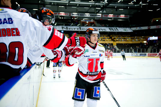 Örebros Daniel Viksten jublar