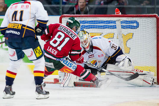 Frölundas Ryan Lasch gör 2-0 på Djurgårdens målvakt