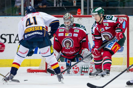 Frölundas målvakt Lars Johansson och Tom Nilsson mot