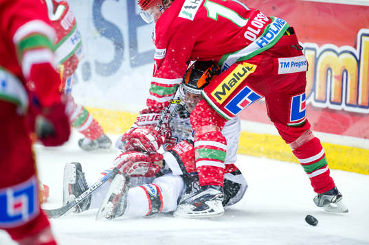 Örebros Bobbo Petersson och Modos Victor Olofsson