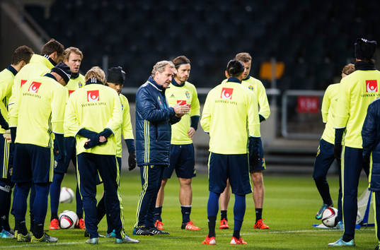 Förbundskapten Erik Hamrén har en genomgång