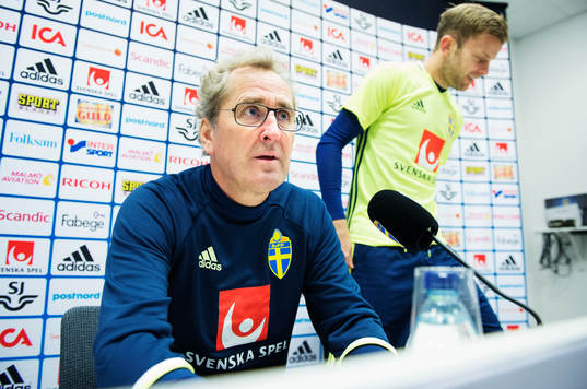 Förbundskapten Erik Hamrén och Mikael Antonsson