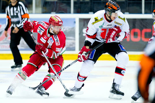 Modos Oscar Hedman och Örebros Marko Anttila