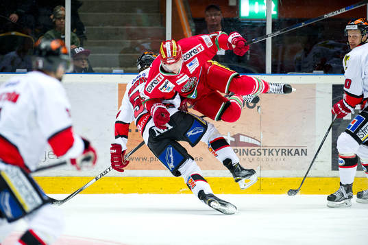 Örebros Peter Andersson och Modos Bobby Butler