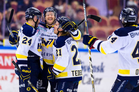 s Ted Brithén(m) firar sitt 4-1 mål