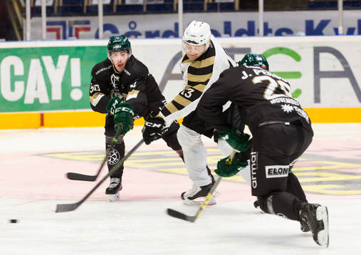 Färjestads Sebastian Erixon och Skellefteås Mattias Ritola