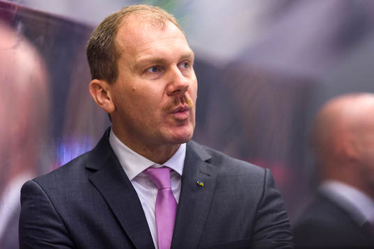 s huvudtränare Johan Lindbom