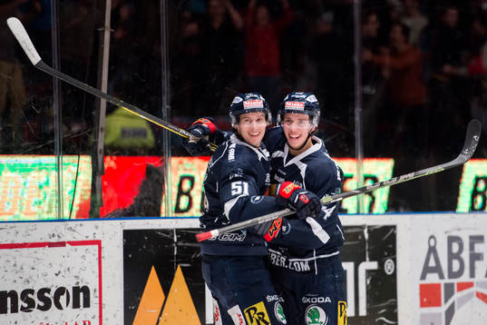 Djurgårdens Robin Alvarez och Lukas Vejdemo jublar