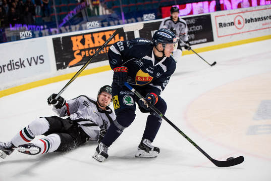 Frölundas Nicklas Lasu och Djurgårdens Marcus Sörensen i